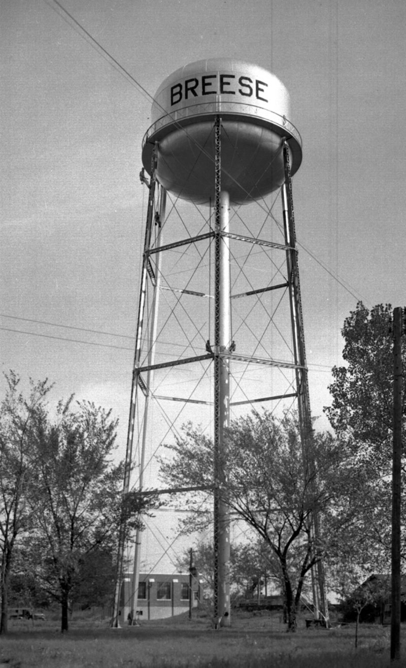 closerphotoofwatertower.jpg