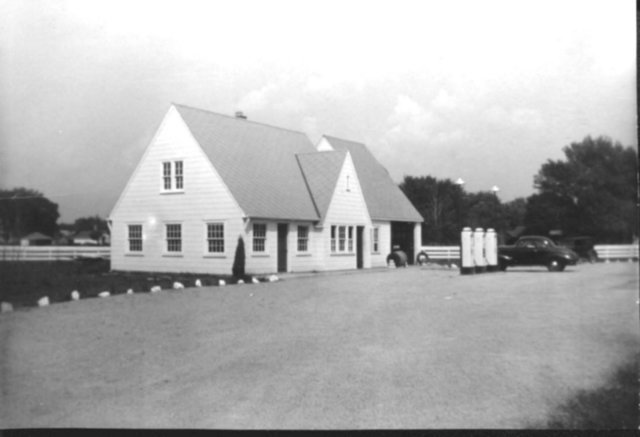 knottypineshowinggasstation21938.jpg