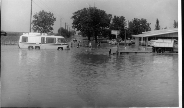 floodedintersection11079.jpg