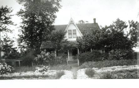 housefrontview1930.jpg