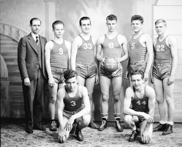 breesepublicschoolbasketball1944.jpg