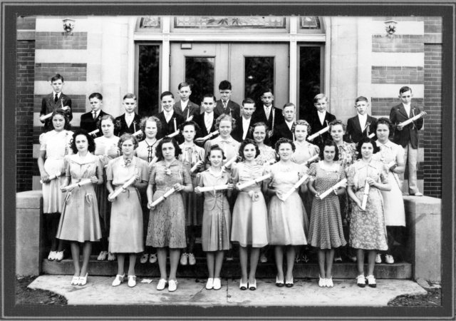 stdominic8thgradegraduation1939.jpg