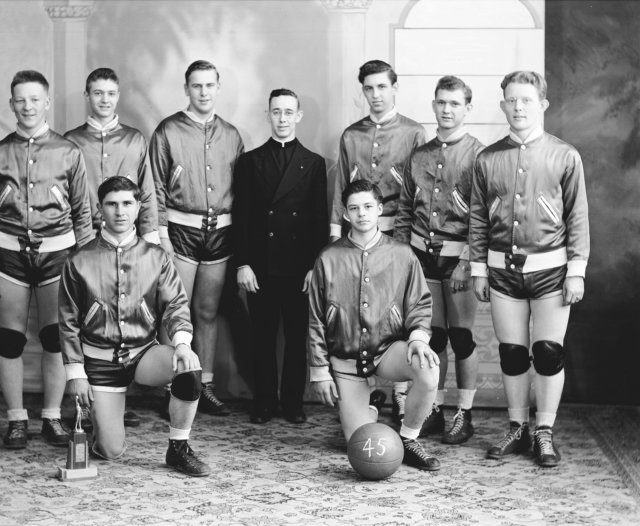 stdominicbasketball1945.jpg