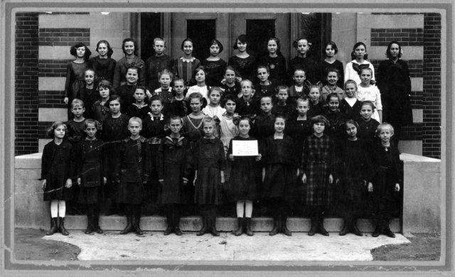 stdominicclassof1922.jpg