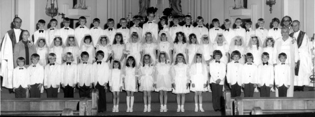 stdominicfirstcommunion1977.jpg