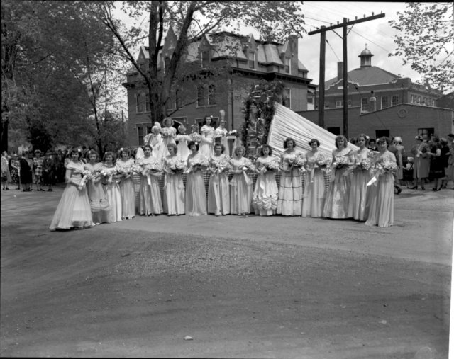 zmayqueenfestivities1949.jpg